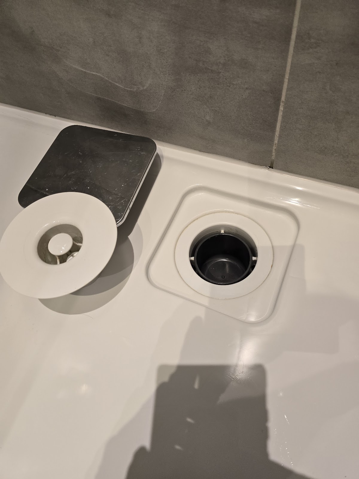 Bathroom fittings cleaned in every detail